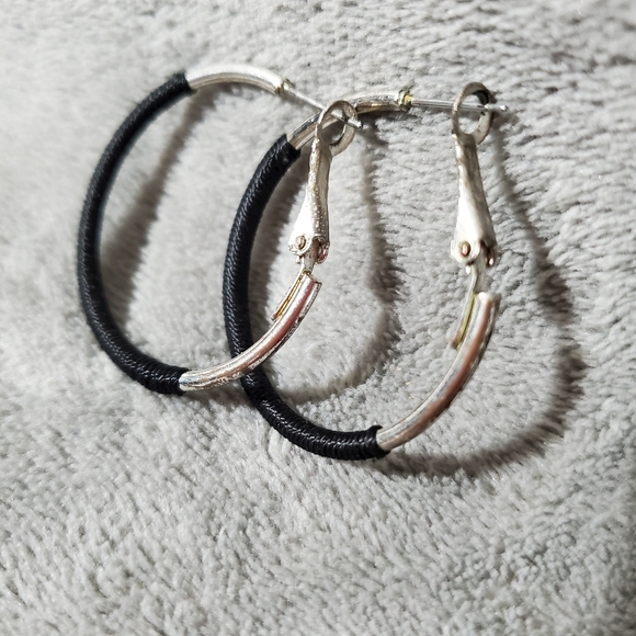 Multi-Strand Black Cord Necklace and Matching Earing Set - Picture 4 of 8